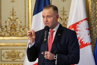 Rakieta F-16 czy dron? Prezydent oczekuje raportu od rządu nt. uszkodzonego domu w Wyrykach