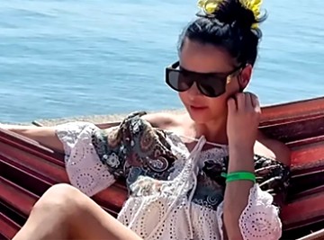 Pevačica rodila sina kad je bila MALOLETNA, ostavila ga kad je imao 4 godine: On danas radi kao MOLER: "Jednom mi je pošlo za rukom da ga vidim"