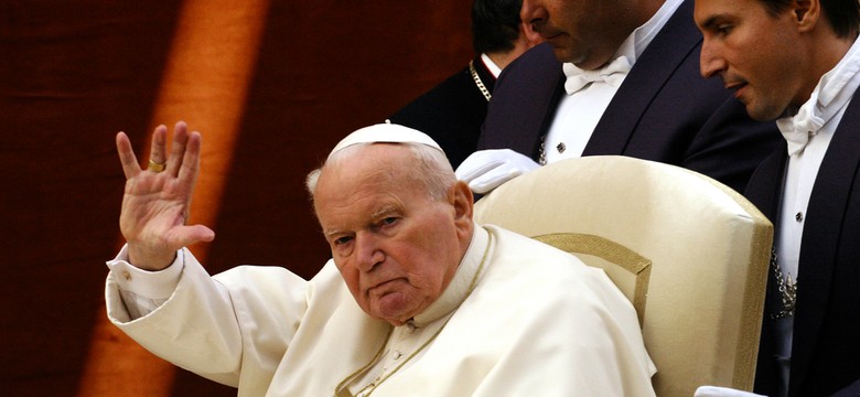 "Jan Paweł II skazany na utratę krzyża". Francuskie media piszą o kontrowersyjnym wyroku sądu