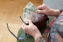 Ponad 330 zł ekstra jako dodatek do rachunków za prąd, gaz, ciepło. I to co miesiąc. Komu ZUS wypłaci pieniądze?