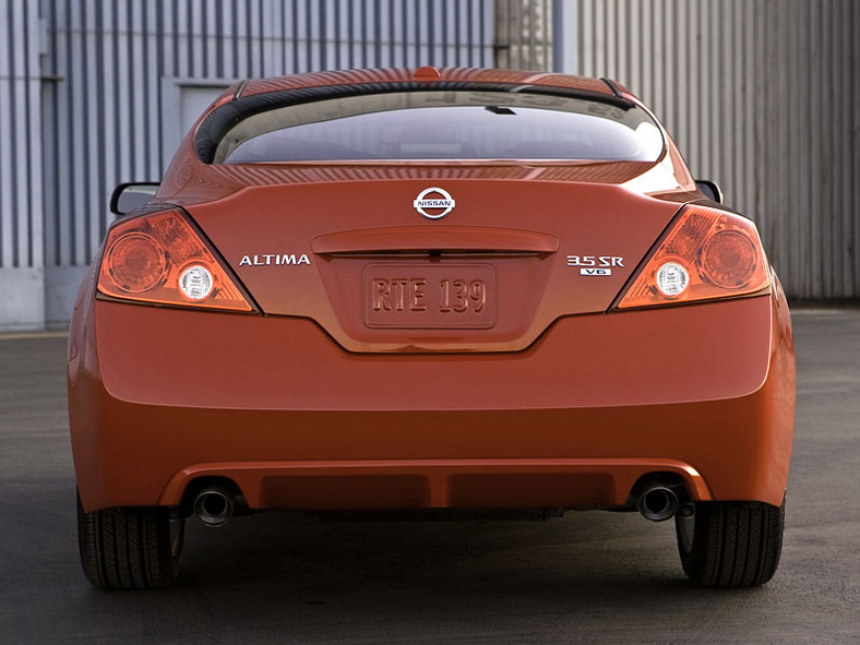 Nissan Altima 2010: amerykański facelifting na rok 2010