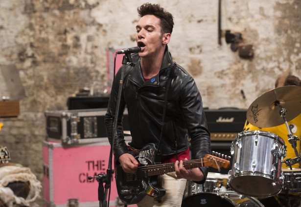 Jonathan Rhys Meyers już gra z The Clash. PIERWSZE ZDJĘCIE