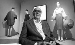Hubert de Givenchy nie żyje. To on zaprojektował legendarną czarną suknię z filmu "Śniadanie u Tiffany'ego"