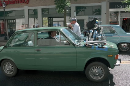 Jak zmienić nowoczesne ulice, aby wyglądały jak stare miasta w filmach