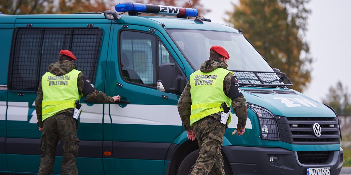 Zdjęcie ilustracyjne/ Wypadek pojazdu wojskowego pod Mińskiem Mazowieckim.