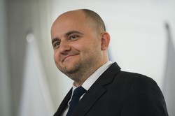 Takiego rozpoczęcia kadencji Sejmu Matecki się nie spodziewał. "Karetką z hotelu sejmowego na SOR"