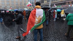 ue potępia brutalne tłumienie protestów w iranie. von der leyen o "złe