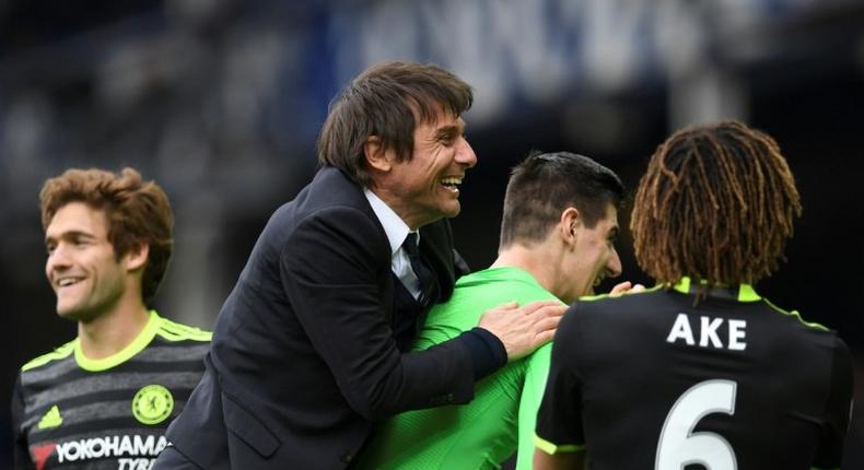 Chelsea's head coach Antonio Conte (2ndL) celebrates victory at the end of an English Premier League match against Everton