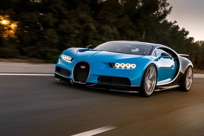 Bugatti Chiron z przodu