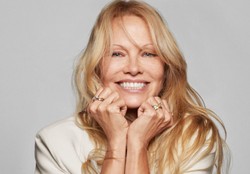 Pamela Anderson już nie chce być seksbombą!? Zobaczcie, jak wygląda bez make-upu [FOTO]