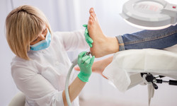 Pedicure – zabiegi lecznicze i kosmetyczne dla stóp [WYJAŚNIAMY]