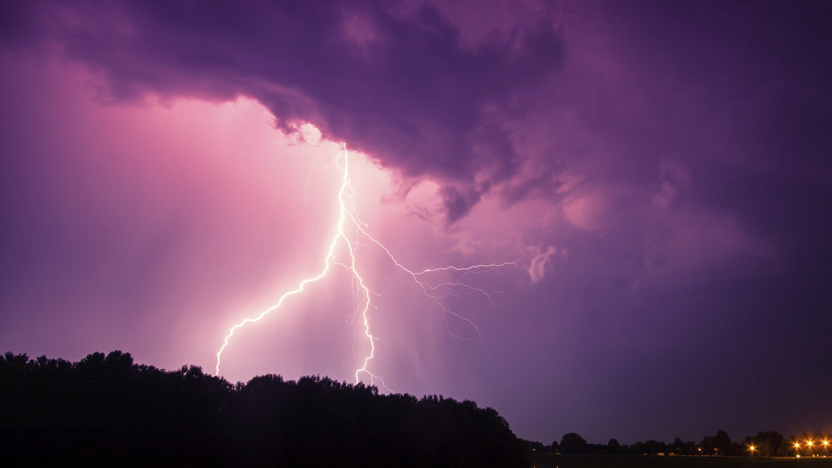 Dziś po południu i wieczorem na teren województwa lubuskiego możliwe są burze z gradem - podało w ostrzeżeniu IMGW-PIB Biuro Prognoz Meteorologicznych Zespół w Poznaniu.