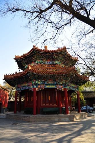 9. miejsce: Świątynia Lamy, typowy tybetański klasztor, została po raz pierwszy wybudowana w Pekinie w 1694 roku przez drugiego imperatora z dynastii Qing. Zbudował ją jako rezydencje dla swojego czwartego syna, księcia Gong, który mieszkał tam do czasu aż został koronowany nowym imperatorem dynastii Qing w 1723 roku i przeprowadził się do Pałacu Imperatora.