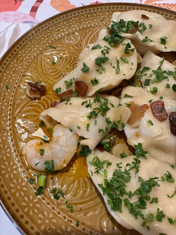 Pierogi z krewetkami i masłem czosnkowym