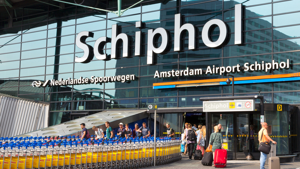 Na lotnisku w Amsterdamie zniknęła cenna paczka. Podał się za kierowcę Apple