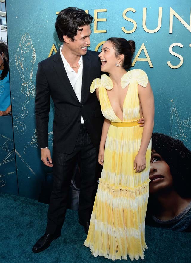 A Riverdale álompárja hatalmasat bohóckodott a vörös szőnyegen, és mi imádtuk őket ezért