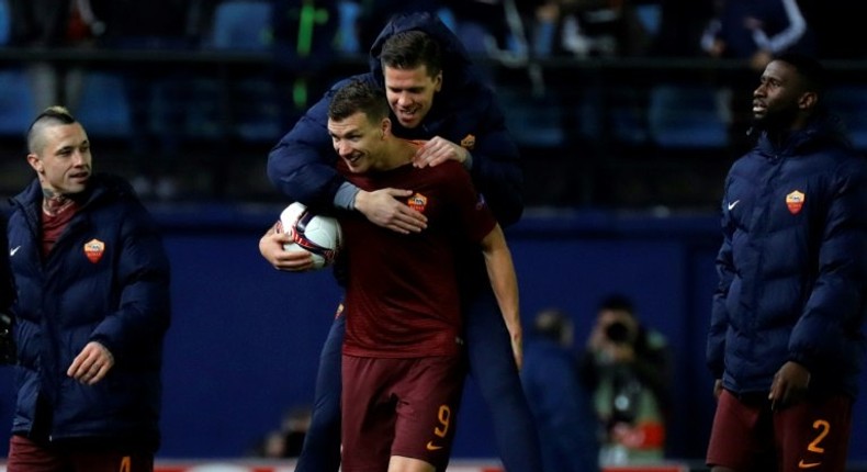 Roma's Edin Dzeko (C) celebrates at the end of their Europa League round of 32 1st leg match against Villarreal, at El Ceramica stadium in Vila-real, on February 16, 2017