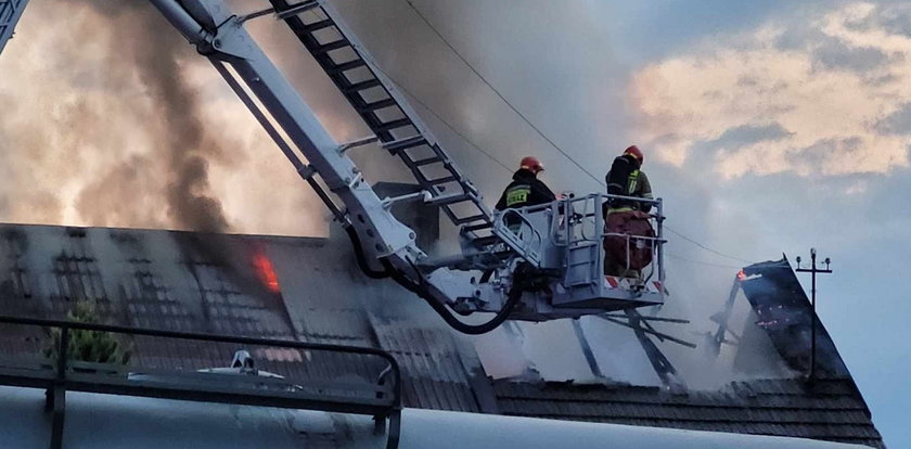 Tragiczny pożar w Dąbrowie Wielkiej. Nie żyje mama, córka i syn