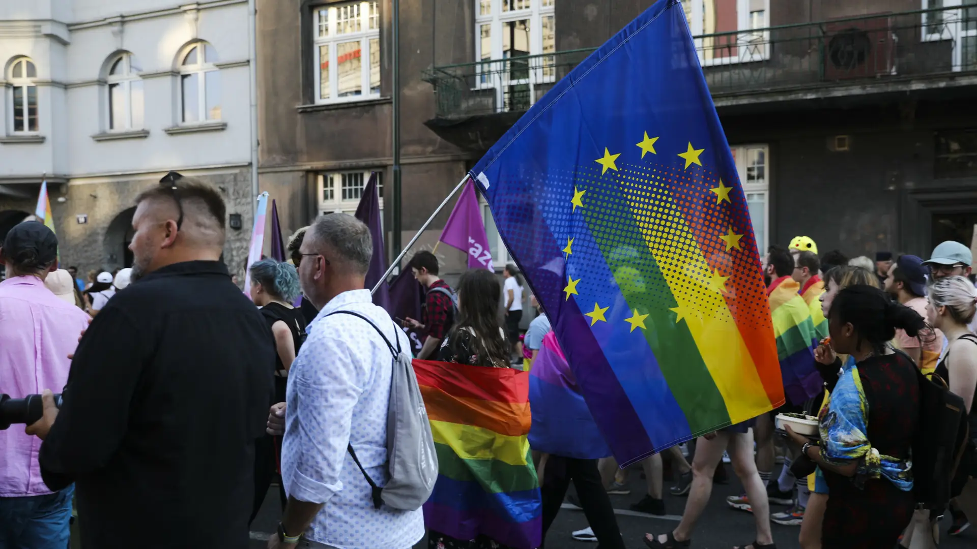 Ostry list Komisji Europejskiej do 5 polskich województw. Mają tydzień na wycofanie się z uchwał anty-LGBT