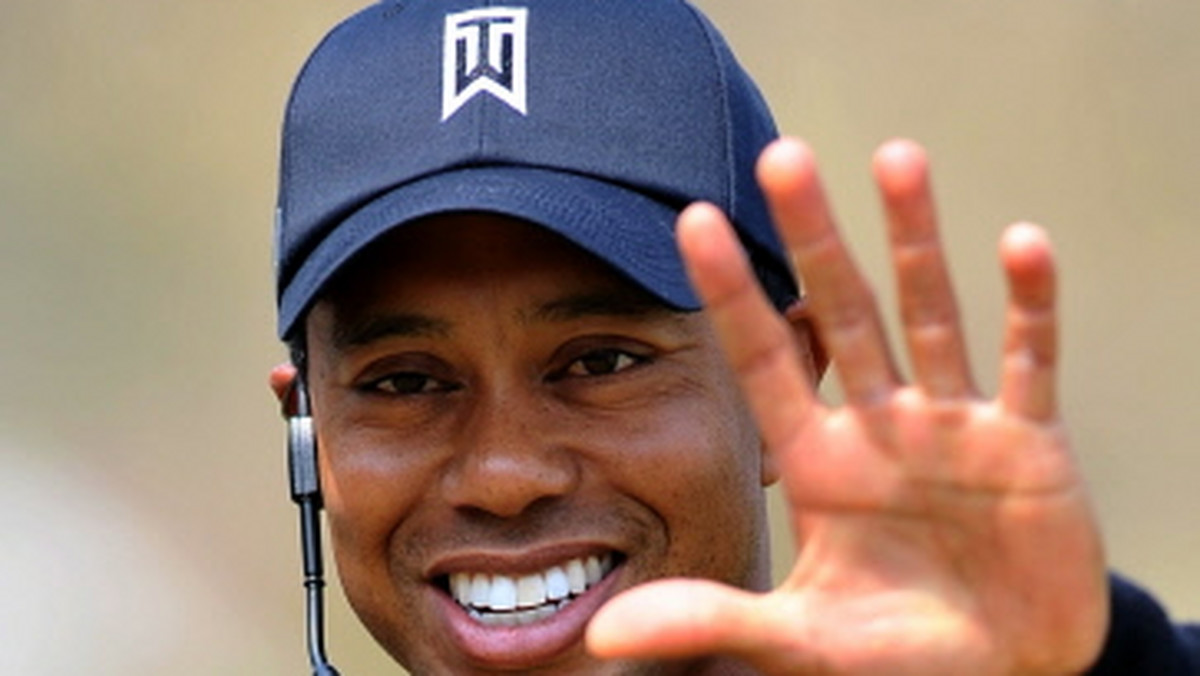 Amerykański golfista Tiger Woods, mimo tego, że od wielu miesięcy nie wygrał żadnego turnieju oraz był zamieszany w skandal obyczajowy, nadal pozostaje najlepiej zarabiającym sportowcem - wynika z rankingu opublikowanego przez "Sports Illustrated".