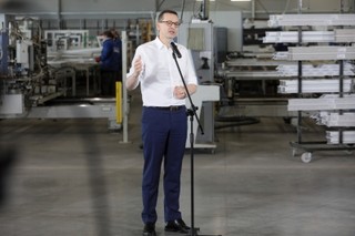 Morawiecki broni decyzji Szumowskiego 'by kupować sprzęt, gdzie tylko się da'