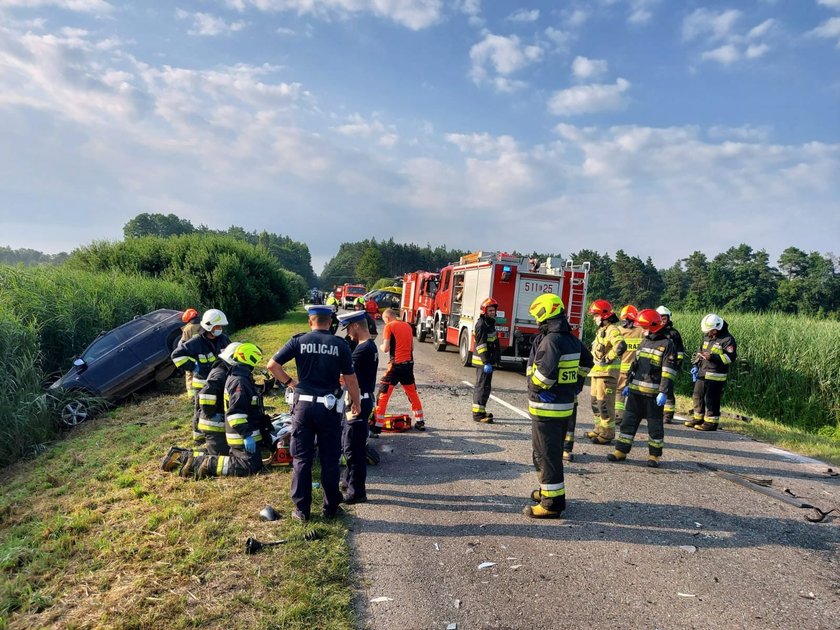 Pijana kobieta wjechała w busa. Miała 4 promile. 10 osób w szpitalu