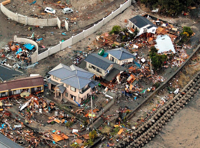 Zniszczone przez tsunami domy w mieście Iwaki