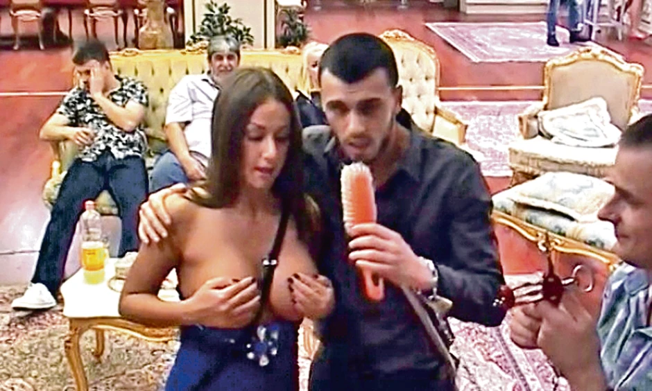 Jedan od svakodnevnih prizora iz rijalitija "Parovi"