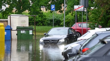 Kolejny dzień z burzami. Zalany Poznań i Toruń. Gdzie zmierzają burze?