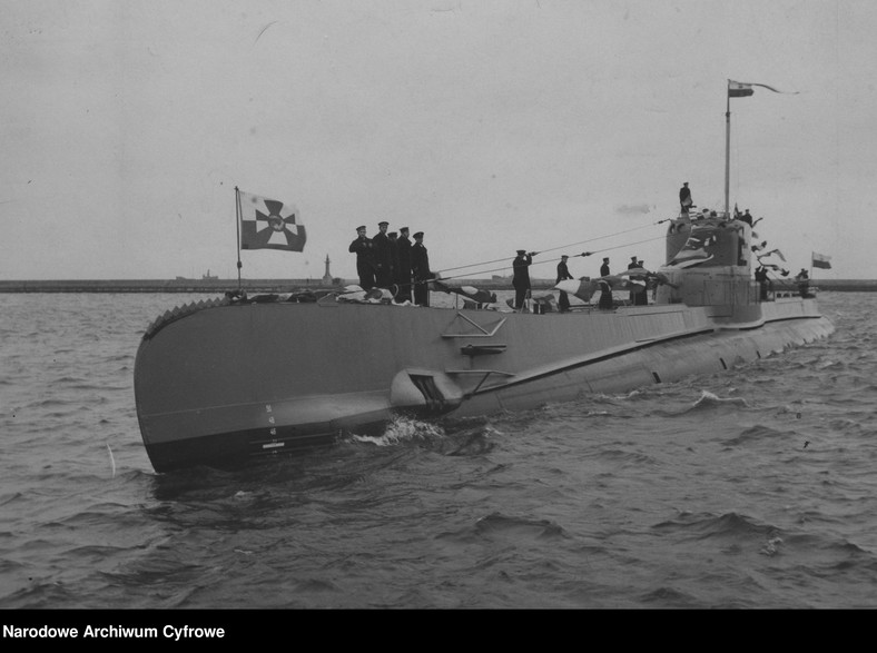 Powitanie okrętu podwodnego ORP "Orzeł" w porcie w Gdyni (luty 1939 r.)