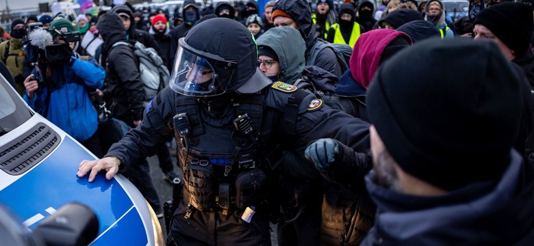 Chaos w Niemczech. Blokady i starcia z policją podczas konwencji AfD