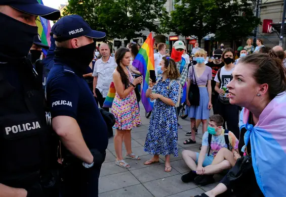 "Otrzymaliśmy polecenie zatrzymania wszystkich osób oznakowanych barwami LGBT"