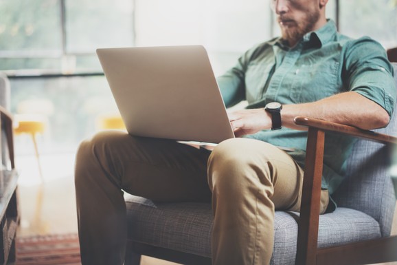 "Opasan masovni fenomen" vreba kupce: Oprez ako kupujete preko interneta! Evo zašto