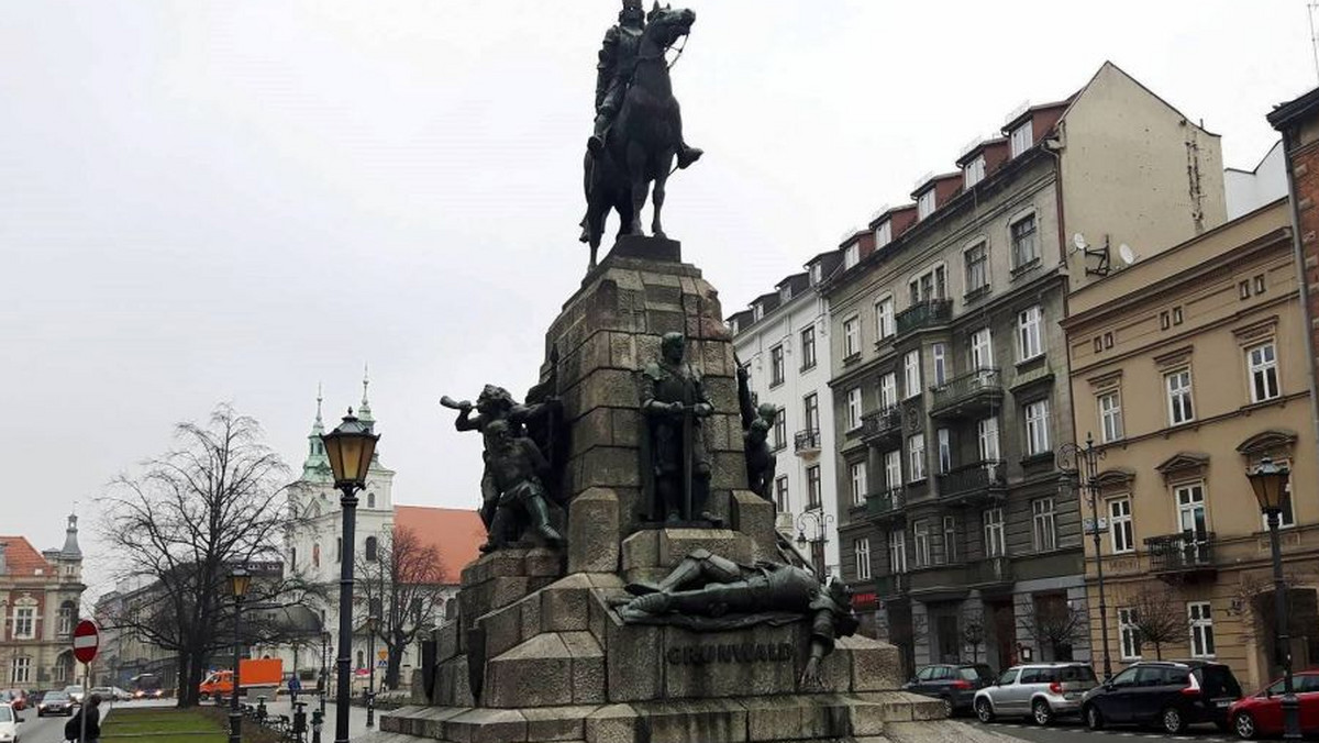 Pomnik Grunwaldzki na Placu Jana Matejki to jeden z najważniejszych krakowskich monumentów. Nie był on jednak odnawiany od momentu jego zrekonstruowania w 1976. W tym roku doczeka się w końcu remontu, który będzie realizowany m.in. z użyciem... orzeszków arachidowych.