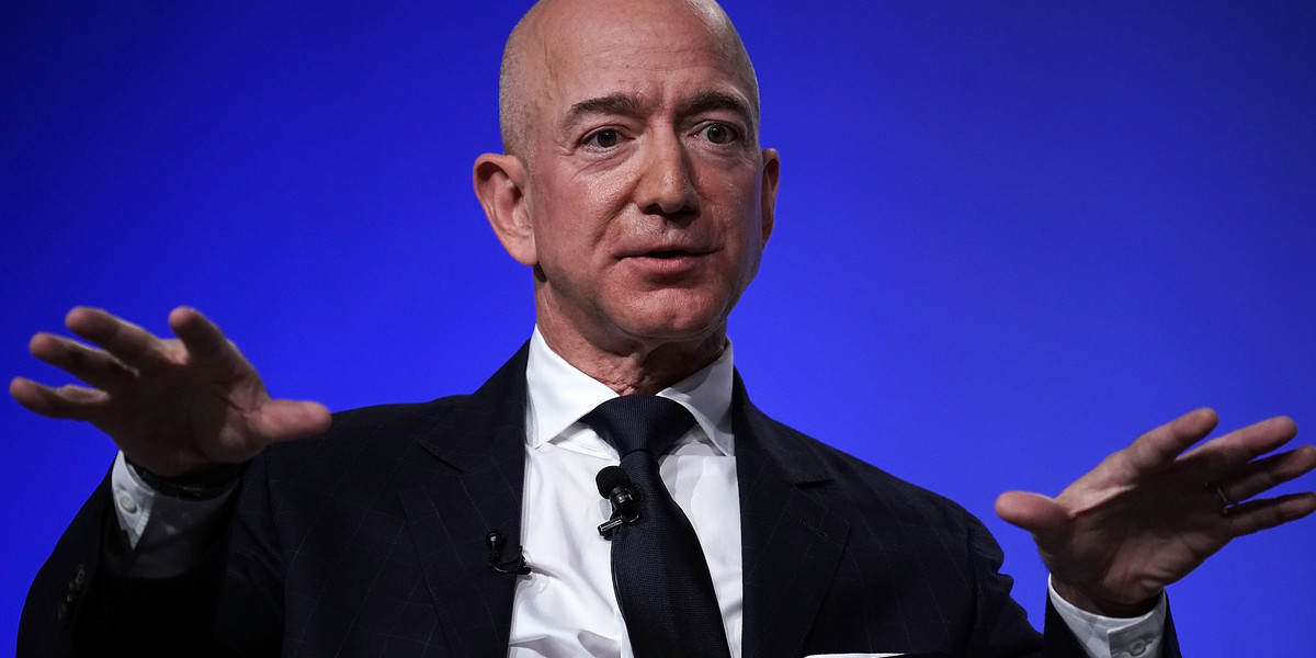 Jeff Bezos, założyciel i prezes Amazona, stworzył jedną z największych firm świata. W czwartek stała się większa o jedną dziesiątą, a majątek Bezosa wzrósł o 10 mld dol.