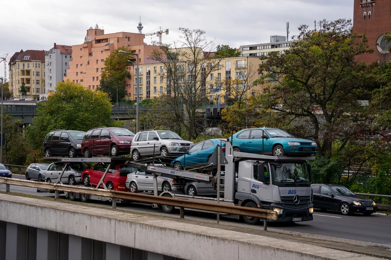 Auta skonfiskowane pijanym na Łotwie wyjeżdżają do Ukrainy