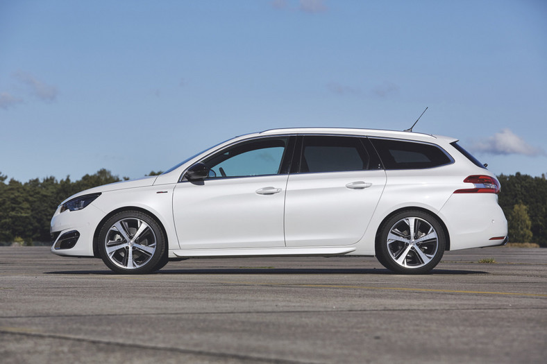 Nowe Renault Megane Grandtour kontra Opel Astra i Peugeot 308