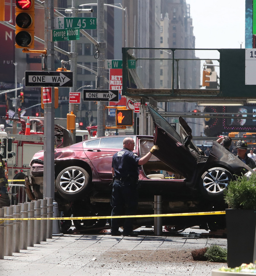 Nowy Jork samochód wjechał w pieszych na Times Square