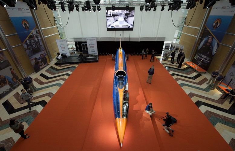 Auto w ciągu dwóch minut ma rozpędzić się do 1600 kilometrów na godzinę i ponownie zatrzymać, przejeżdżając w tym czasie dystans 20 kilometrów. <br><br>fot. EPA / WILL OLIVER