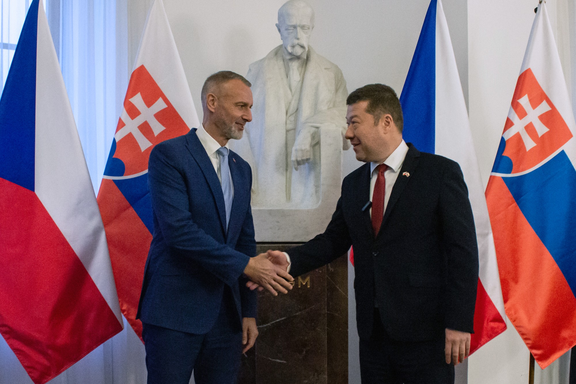 Predseda NR SR Richard Raši a predseda PSP ČR Tomio Okamura.