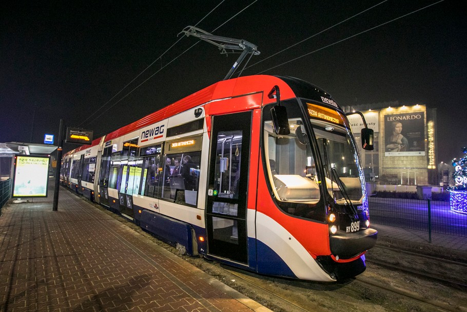 Przejazd tramwajem Newagu Nevelo poruszającym się w trybie sterowania autonomicznego 