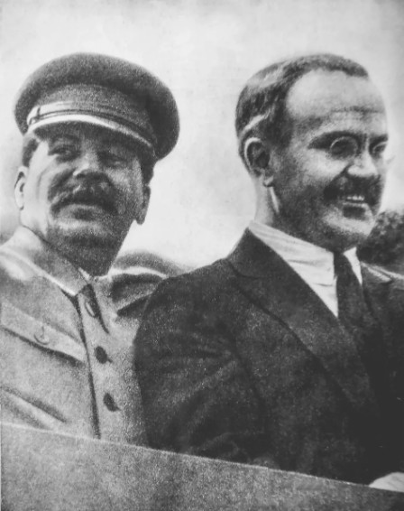 Józef Stalin i Wiaczesław Mołotow w 1932 r.