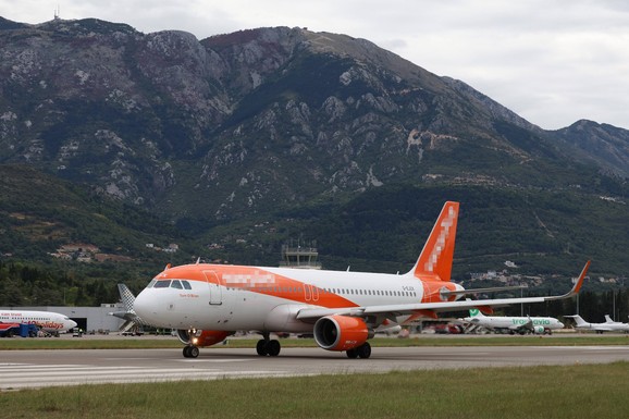 HITNO OBAVEŠTENJE ZA SRBE U CRNOJ GORI Ako sutra polećete avionom iz Tivta, na aerodromu morate biti u OVO VREME, nakon toga pristup je STROGO ZABRANJEN