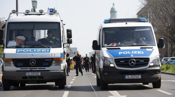 A rendőrség különleges bevetési egysége (SEK) vetett véget egy túszejtésnek Berlinben kedd hajnalban/ Fotó: Northfoto