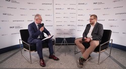 Piotr Trudnowski na Krynica Forum 2025: Zakazać platform społecznościowych dzieciom i młodzieży. Stawką zdrowie psychiczne młodych pokoleń