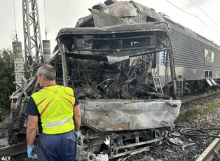 Słowacja: Pociąg zderzył się z autobusem. Są ofiary