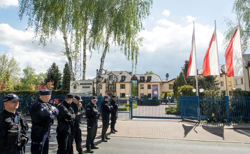 Policja przed siedzibą Radia Maryja