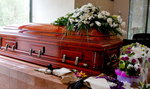 Pogrzeby są coraz droższe. Czy zasiłek pogrzebowy wystarczy na godny pochówek?