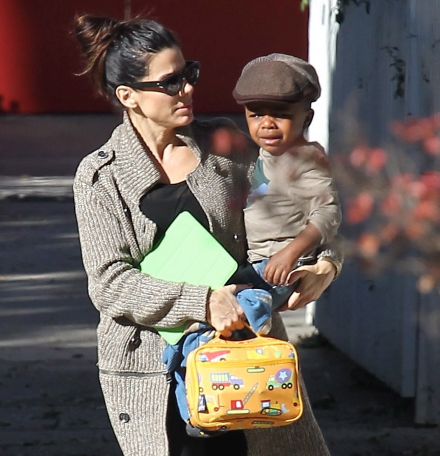 Sandra Bullock odbiera swojego syna ze szkoły/ Agnecja Forum Gwiazd