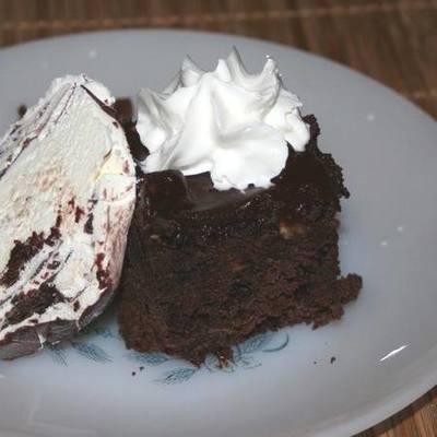 Bögrés csokoládémázas brownie sütemény